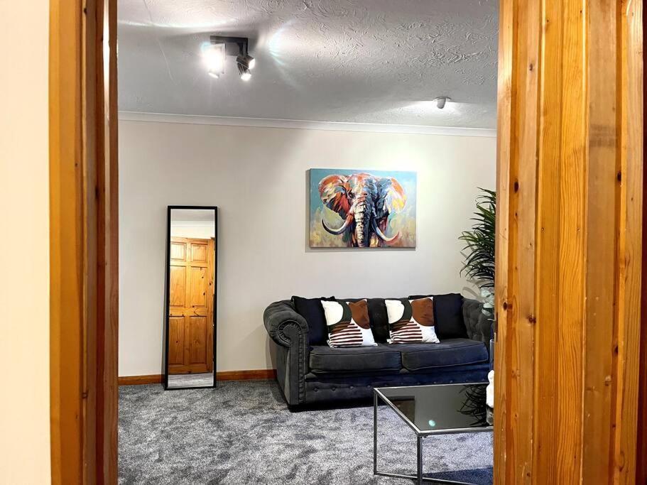 Holiday home Semi - Detached With Private Parking! *