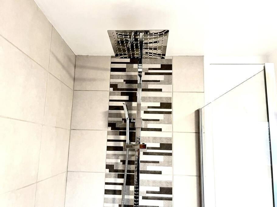 Semi - Detached With Private Parking! Holiday home Aylesbury (Buckinghamshire)