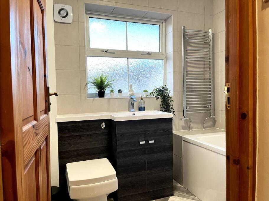 Holiday home Semi - Detached With Private Parking! *