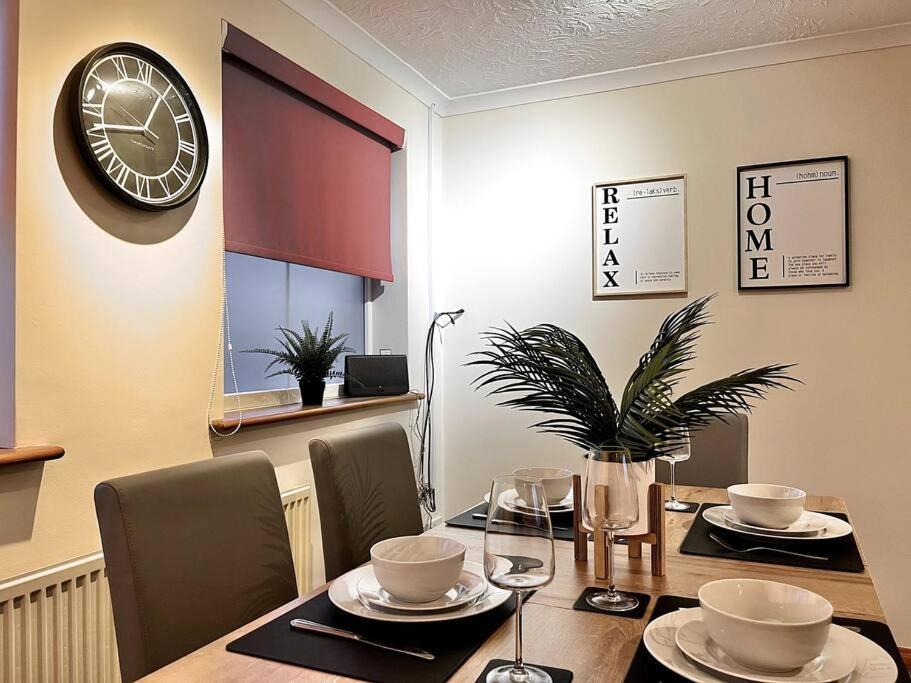 Holiday home Semi - Detached With Private Parking! Aylesbury (Buckinghamshire)