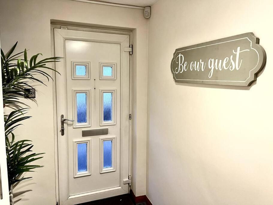Holiday home Semi - Detached With Private Parking! *