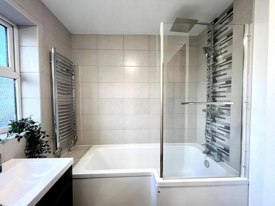 Holiday home Semi - Detached With Private Parking!